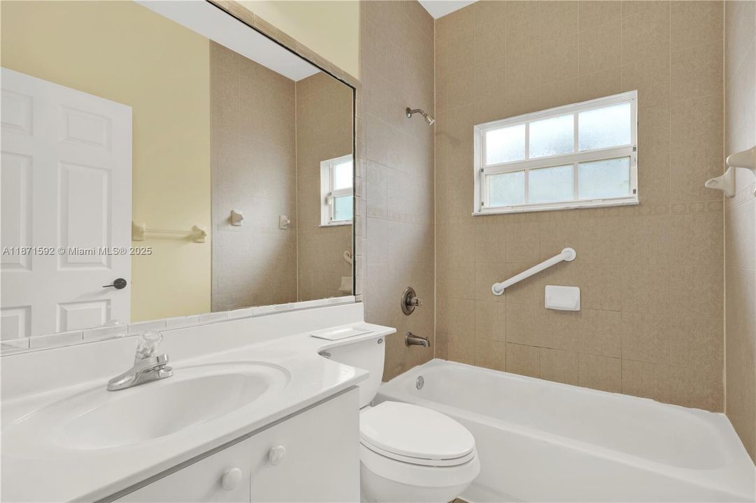 Под контрактом: $625,000 (4 спален, 2 ванн, 1486 Квадратных фут)