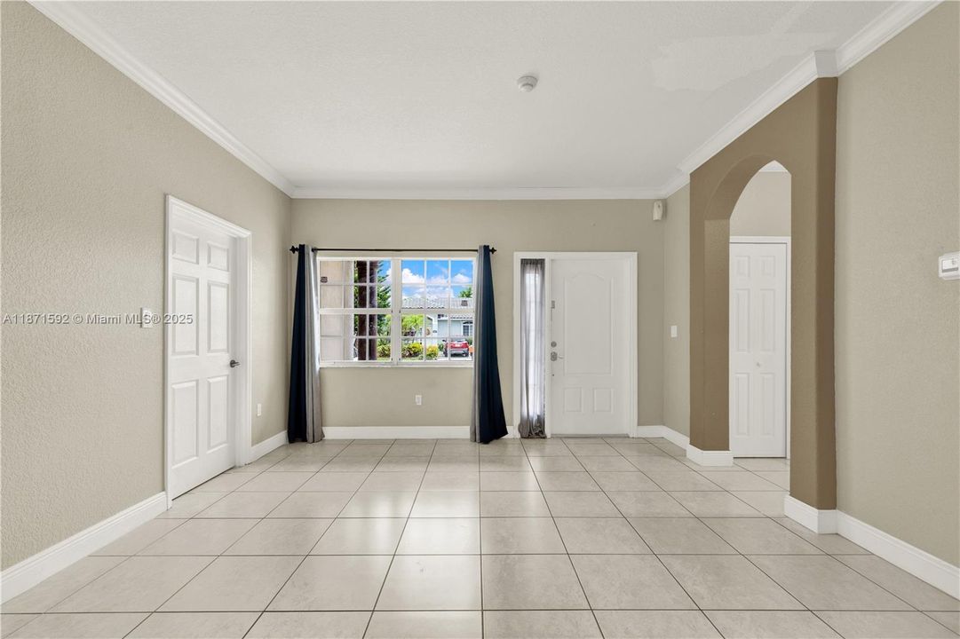 Под контрактом: $625,000 (4 спален, 2 ванн, 1486 Квадратных фут)