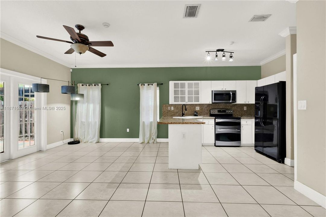 Под контрактом: $625,000 (4 спален, 2 ванн, 1486 Квадратных фут)