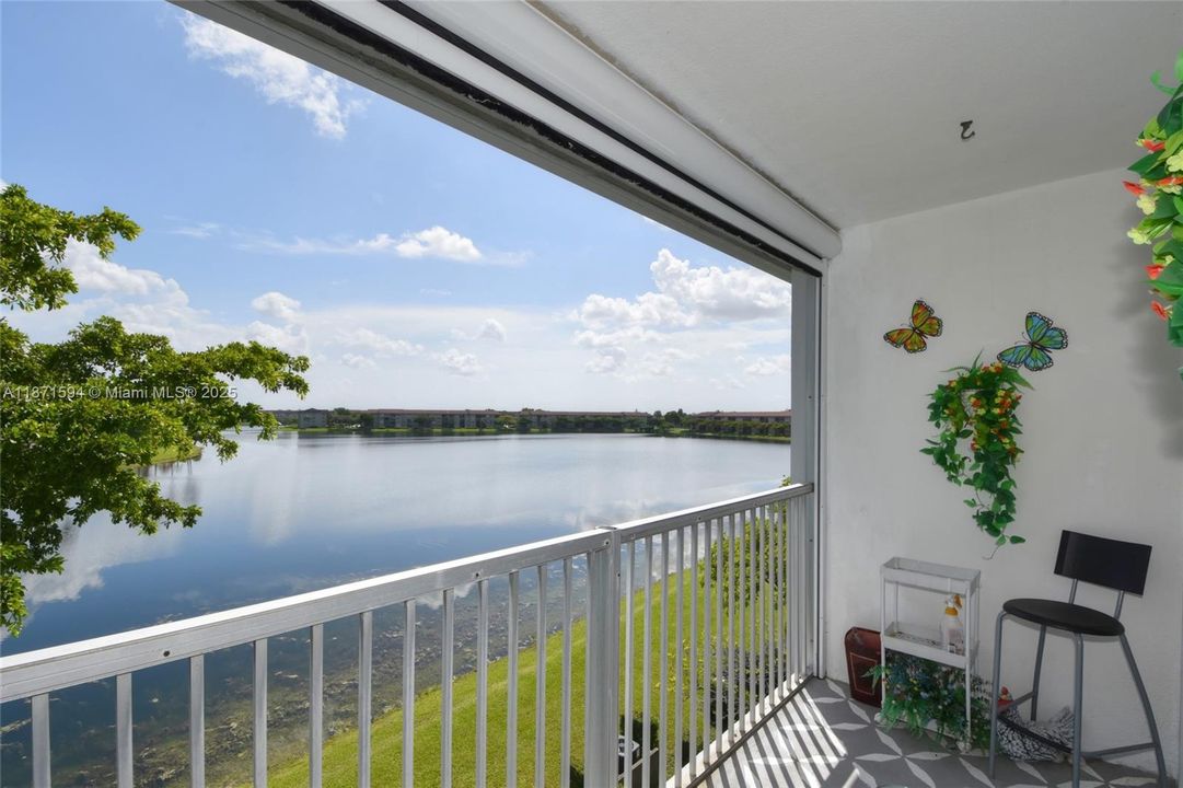 На продажу: $215,000 (2 спален, 2 ванн, 933 Квадратных фут)