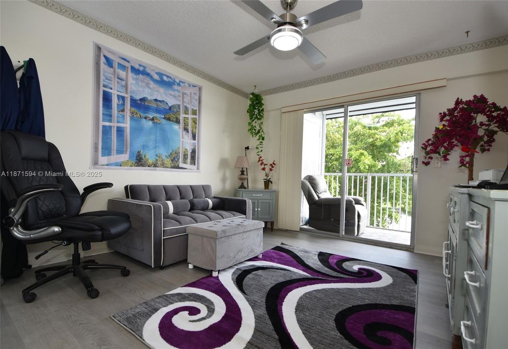 На продажу: $215,000 (2 спален, 2 ванн, 933 Квадратных фут)