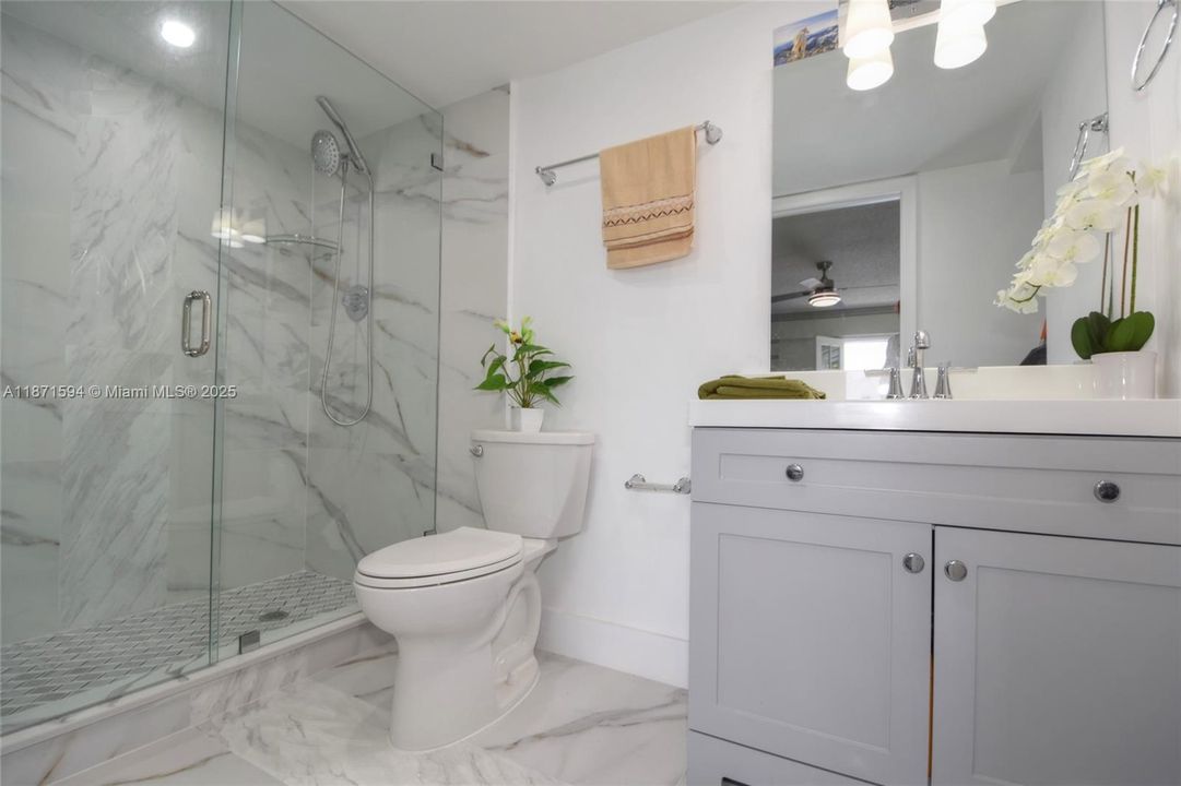 На продажу: $215,000 (2 спален, 2 ванн, 933 Квадратных фут)