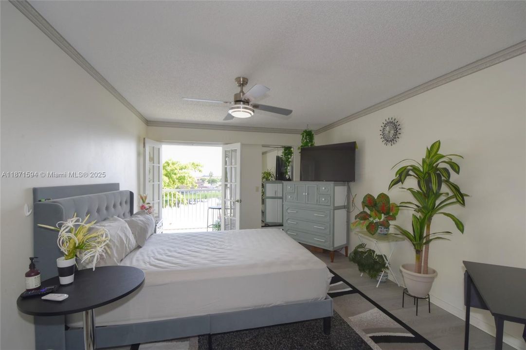 На продажу: $215,000 (2 спален, 2 ванн, 933 Квадратных фут)