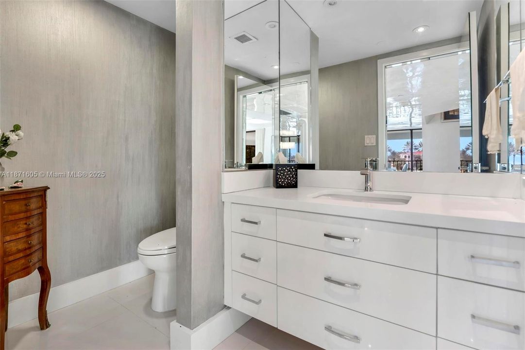 For Sale: $1,499,000 (2 beds, 2 baths, 2560 Square Feet)