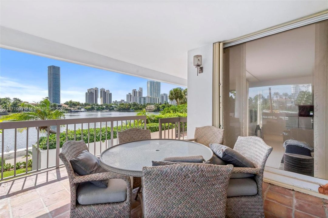 For Sale: $1,499,000 (2 beds, 2 baths, 2560 Square Feet)