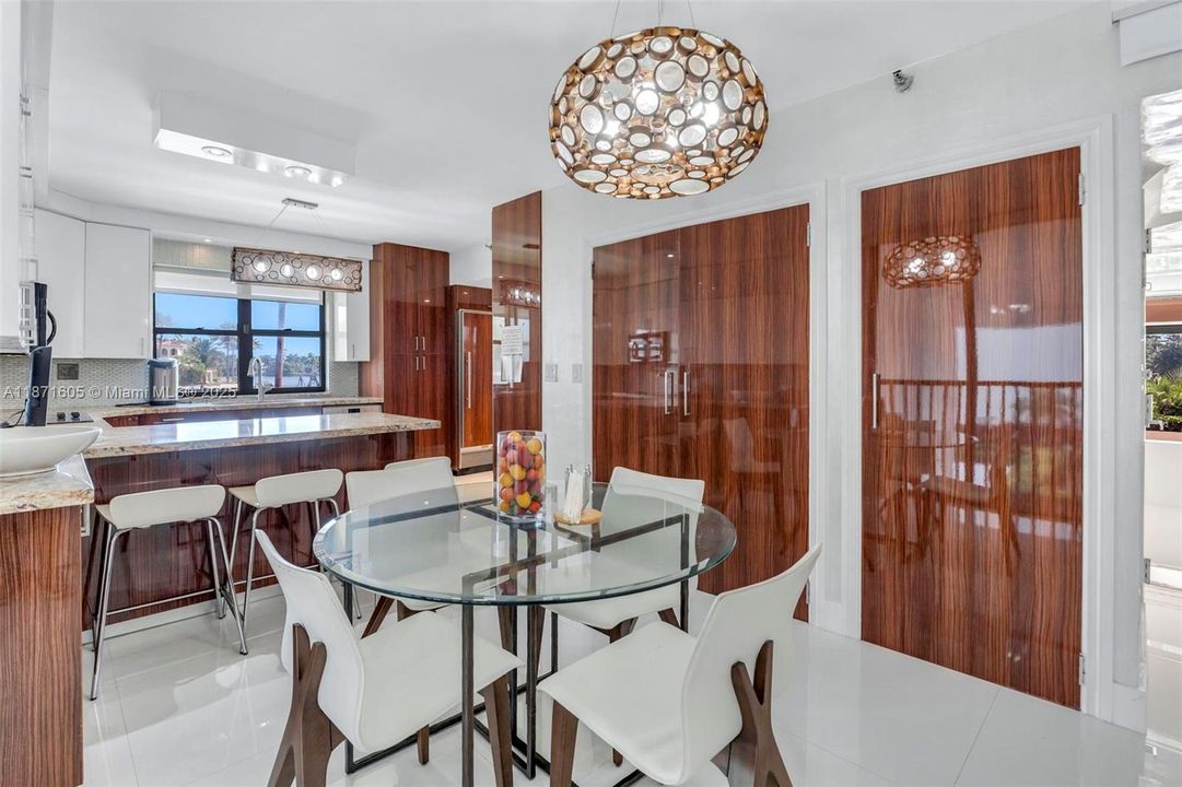 For Sale: $1,499,000 (2 beds, 2 baths, 2560 Square Feet)