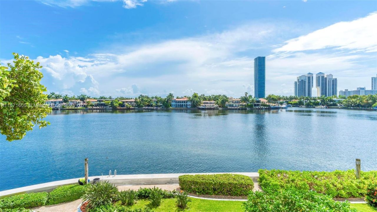 For Sale: $1,499,000 (2 beds, 2 baths, 2560 Square Feet)