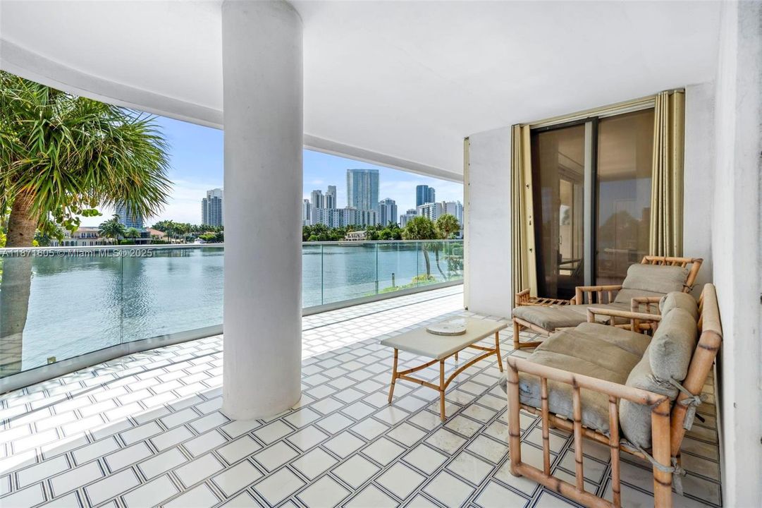 For Sale: $1,499,000 (2 beds, 2 baths, 2560 Square Feet)