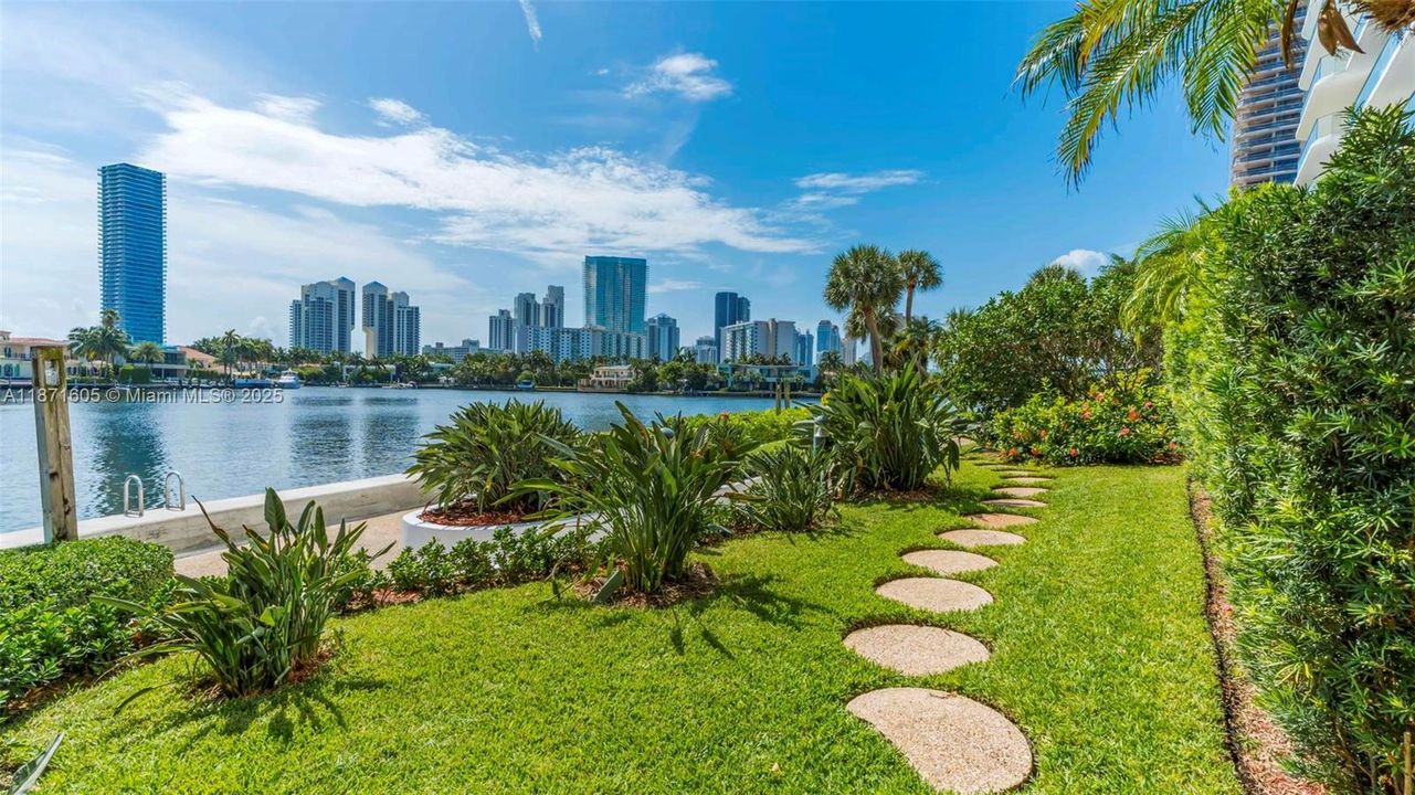 For Sale: $1,499,000 (2 beds, 2 baths, 2560 Square Feet)