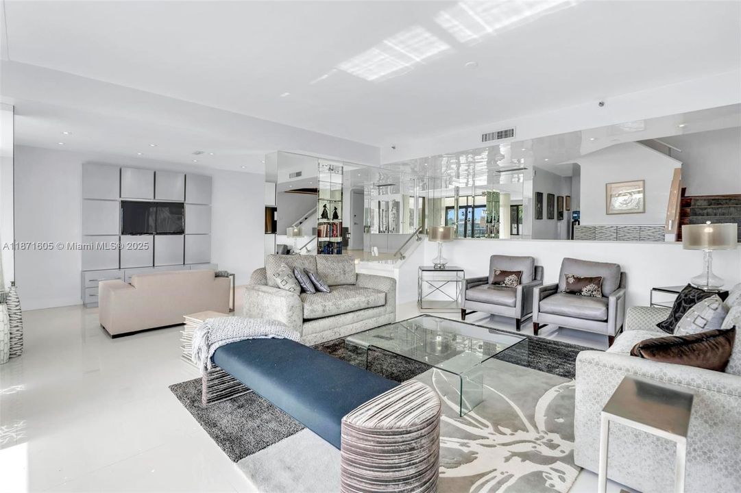 For Sale: $1,499,000 (2 beds, 2 baths, 2560 Square Feet)