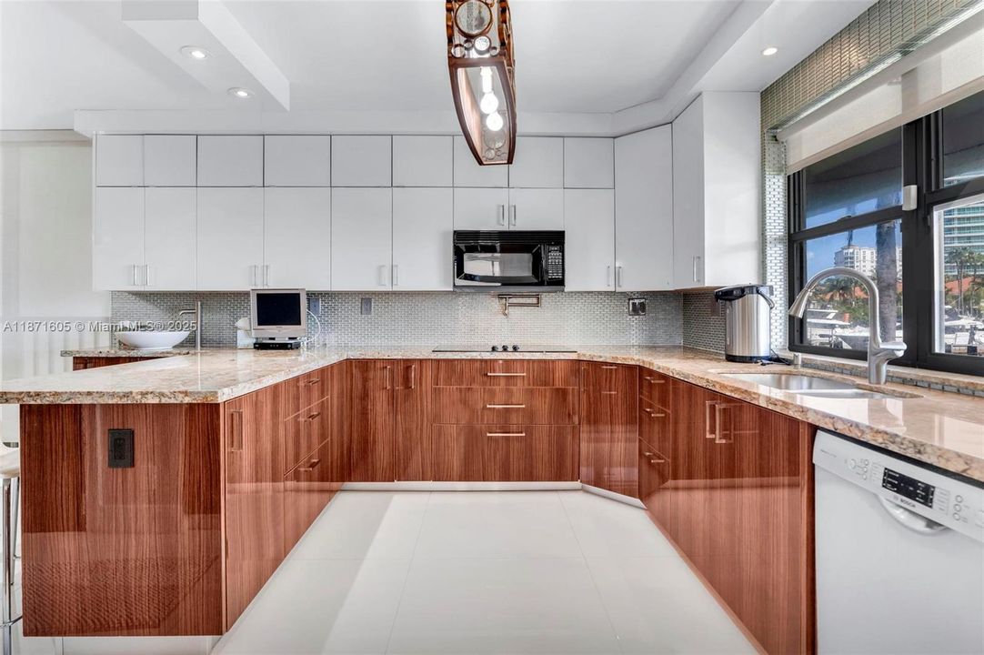 For Sale: $1,499,000 (2 beds, 2 baths, 2560 Square Feet)