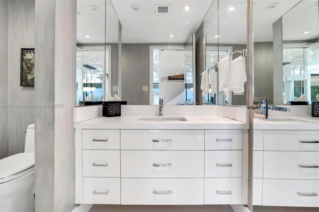 For Sale: $1,499,000 (2 beds, 2 baths, 2560 Square Feet)