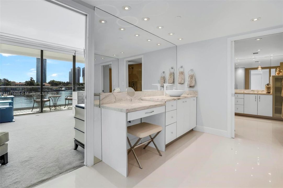 For Sale: $1,499,000 (2 beds, 2 baths, 2560 Square Feet)