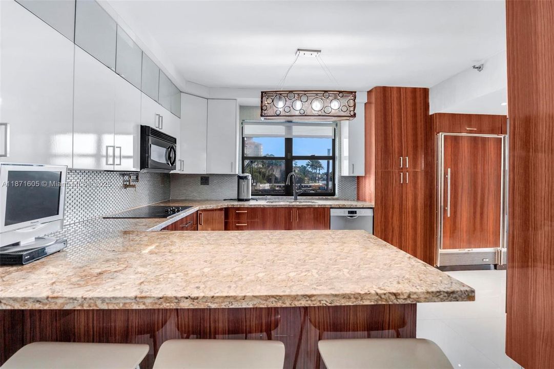 For Sale: $1,499,000 (2 beds, 2 baths, 2560 Square Feet)