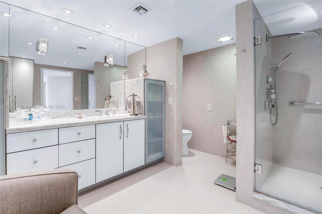 For Sale: $1,499,000 (2 beds, 2 baths, 2560 Square Feet)