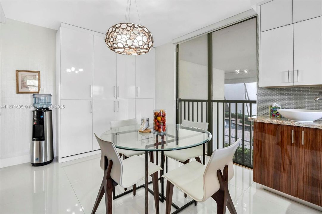 For Sale: $1,499,000 (2 beds, 2 baths, 2560 Square Feet)