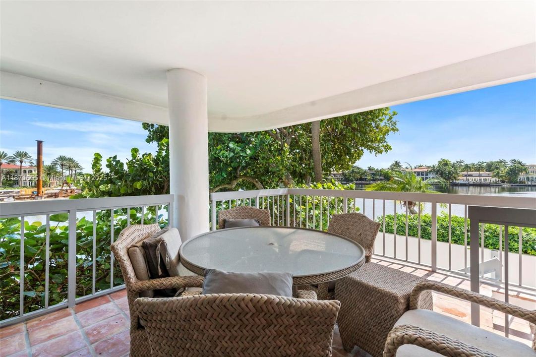 For Sale: $1,499,000 (2 beds, 2 baths, 2560 Square Feet)