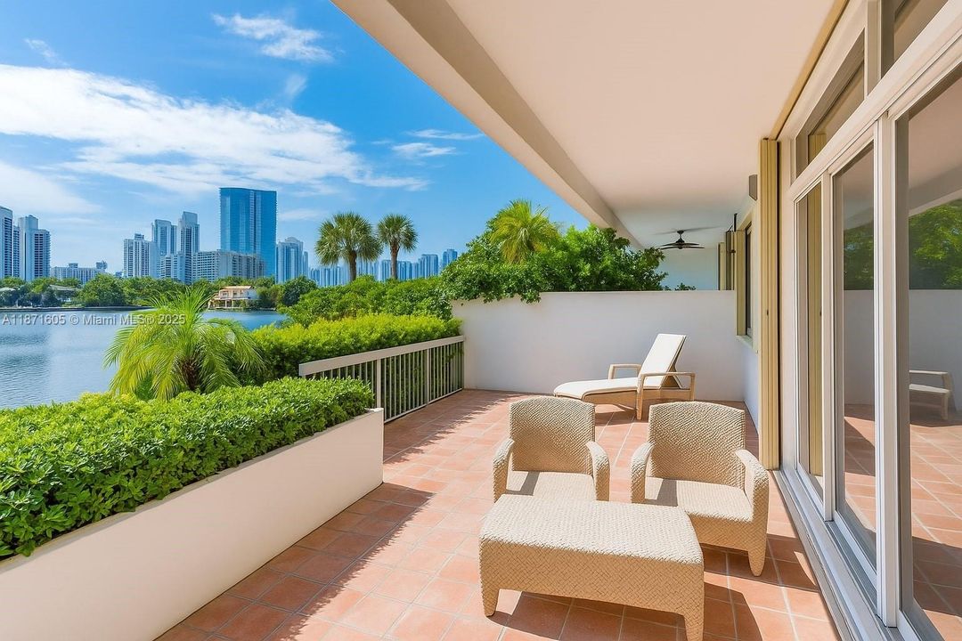 For Sale: $1,499,000 (2 beds, 2 baths, 2560 Square Feet)