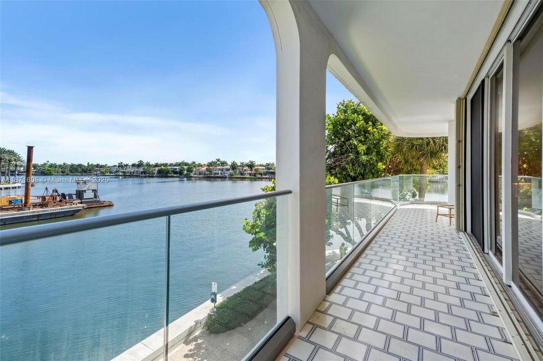 For Sale: $1,499,000 (2 beds, 2 baths, 2560 Square Feet)