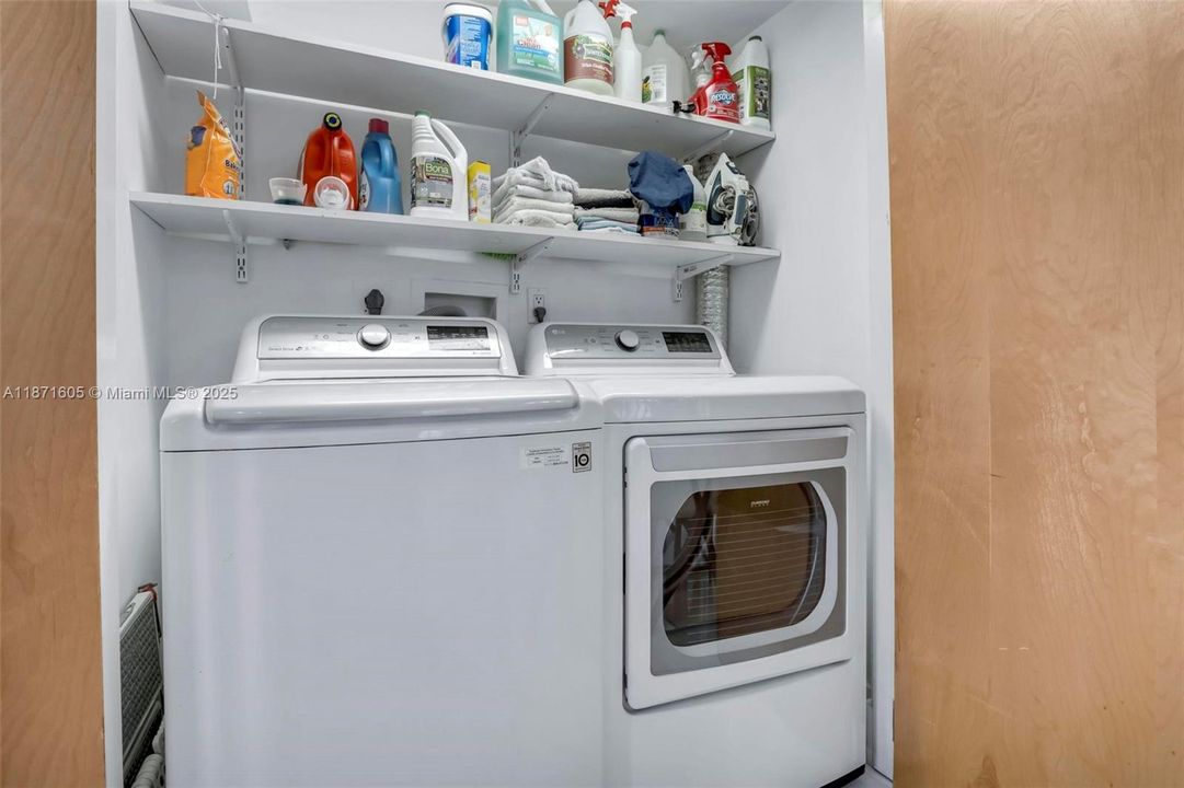 For Sale: $1,499,000 (2 beds, 2 baths, 2560 Square Feet)