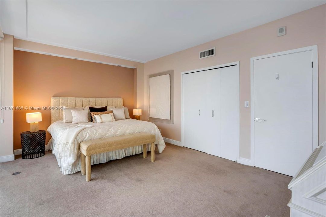 For Sale: $1,499,000 (2 beds, 2 baths, 2560 Square Feet)