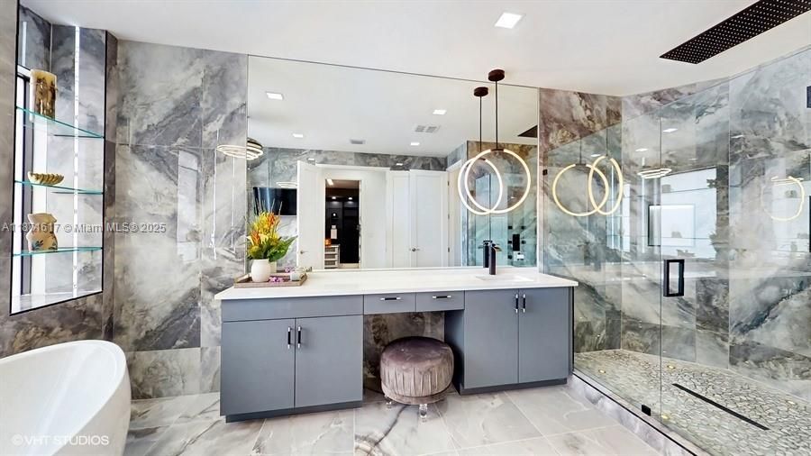 For Rent: $13,950 (5 beds, 7 baths, 4650 Square Feet)