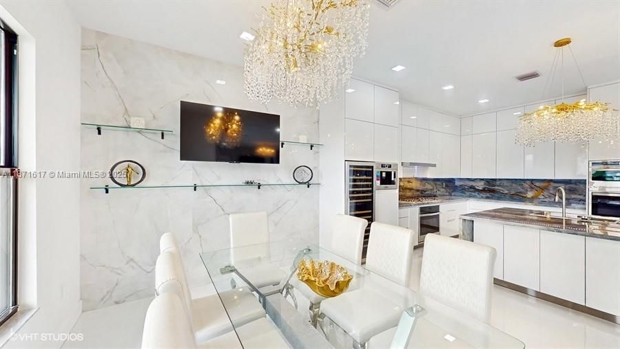 For Rent: $13,950 (5 beds, 7 baths, 4650 Square Feet)