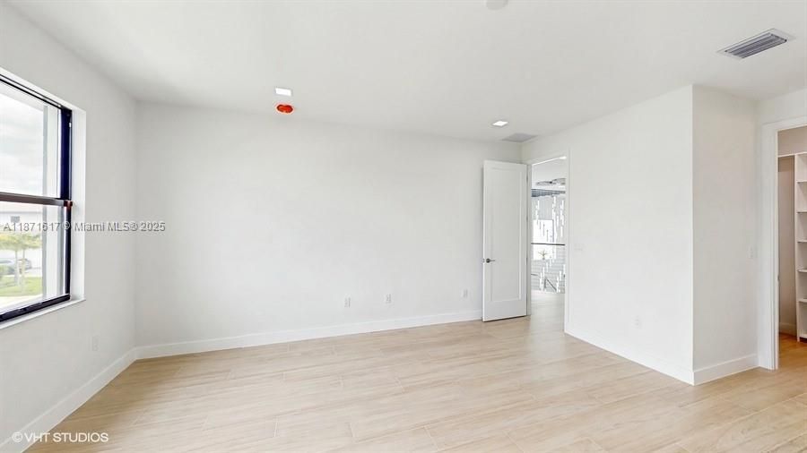 For Rent: $13,950 (5 beds, 7 baths, 4650 Square Feet)