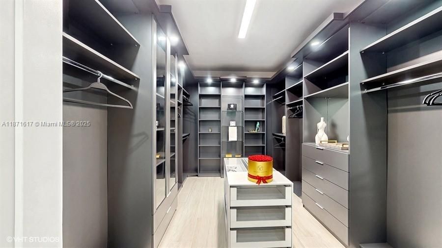 For Rent: $13,950 (5 beds, 7 baths, 4650 Square Feet)