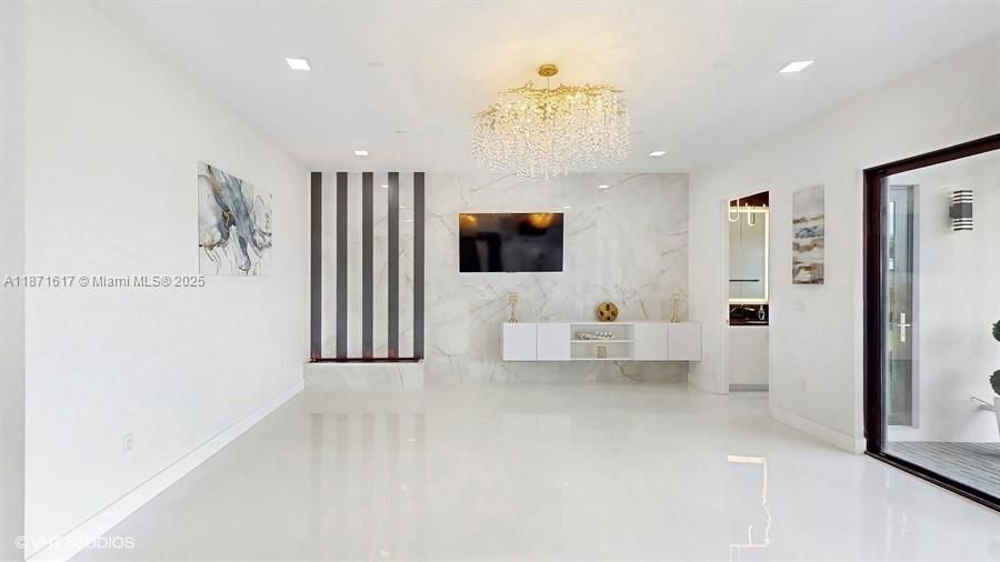 For Rent: $13,950 (5 beds, 7 baths, 4650 Square Feet)