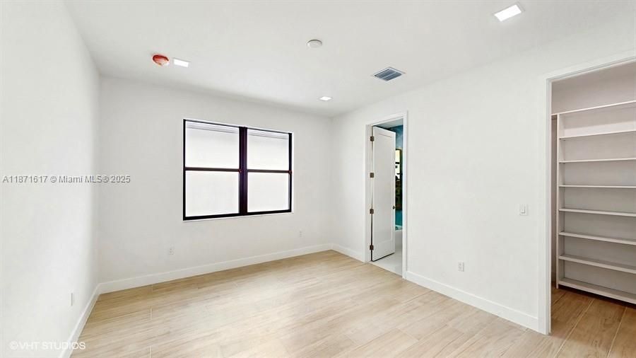 For Rent: $13,950 (5 beds, 7 baths, 4650 Square Feet)