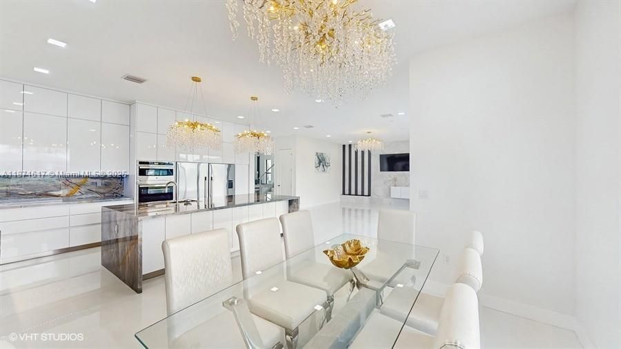 For Rent: $13,950 (5 beds, 7 baths, 4650 Square Feet)