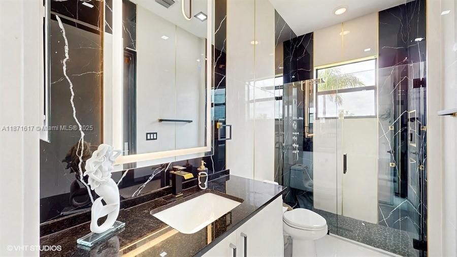 For Rent: $13,950 (5 beds, 7 baths, 4650 Square Feet)