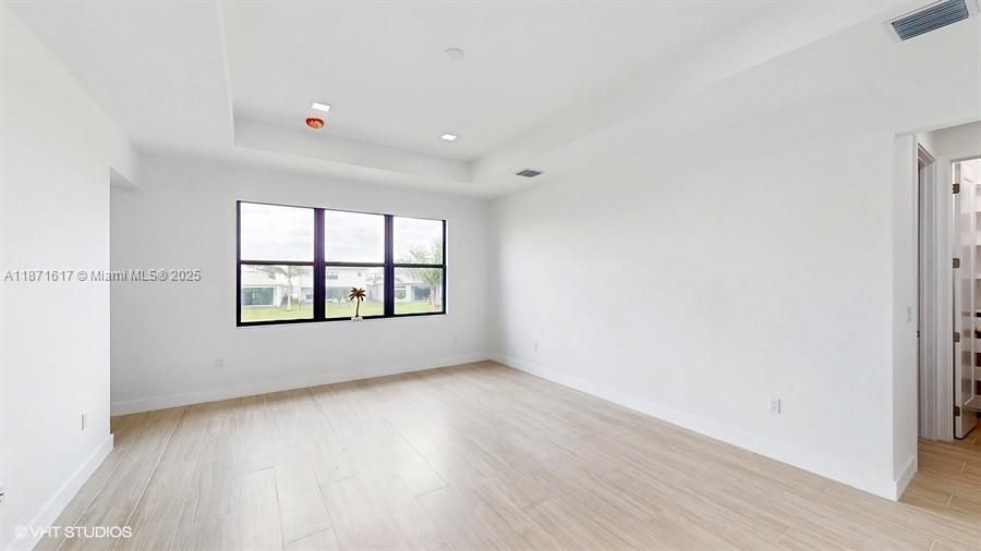 For Rent: $13,950 (5 beds, 7 baths, 4650 Square Feet)