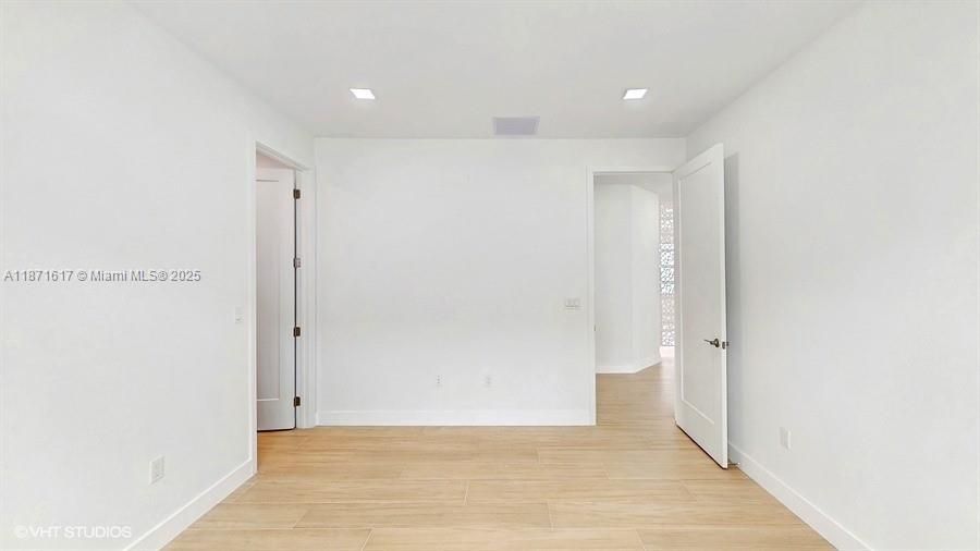 For Rent: $13,950 (5 beds, 7 baths, 4650 Square Feet)