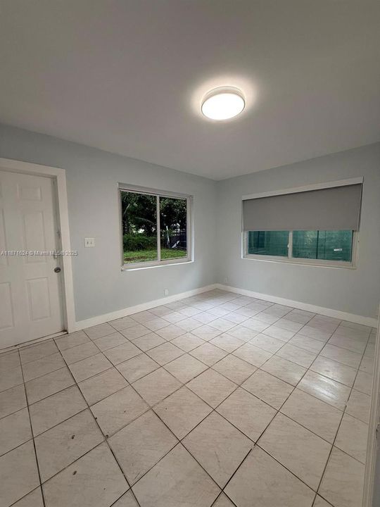 Недавно арендовано: $3,200 (5 спален, 2 ванн, 1329 Квадратных фут)