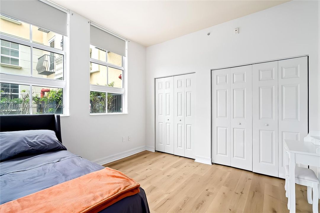 For Sale: $380,000 (2 beds, 2 baths, 1171 Square Feet)