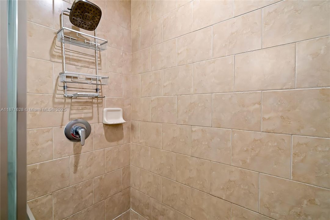 For Sale: $380,000 (2 beds, 2 baths, 1171 Square Feet)