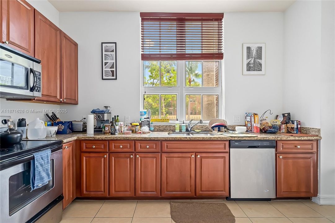 For Sale: $380,000 (2 beds, 2 baths, 1171 Square Feet)