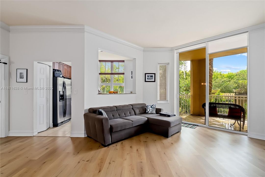 For Sale: $380,000 (2 beds, 2 baths, 1171 Square Feet)