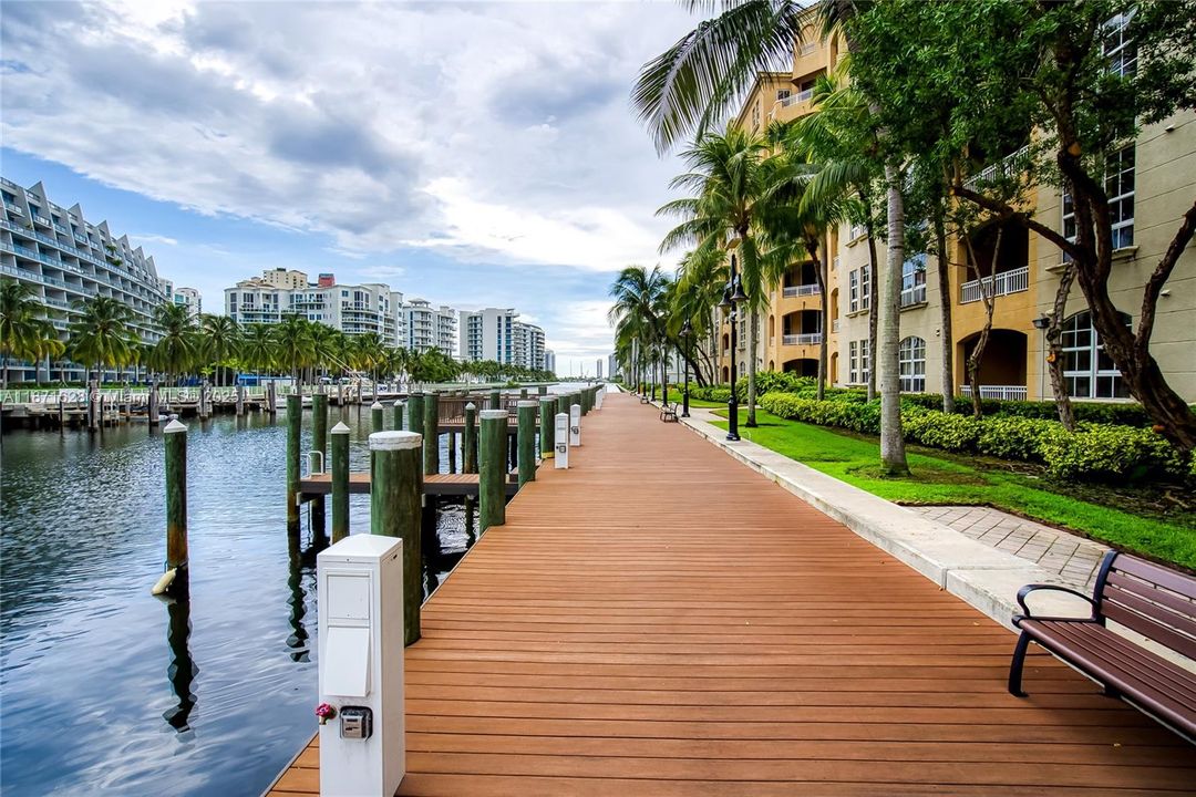 For Sale: $380,000 (2 beds, 2 baths, 1171 Square Feet)