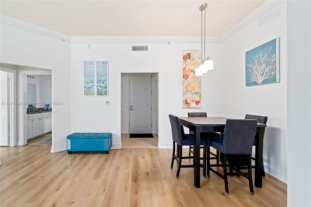 For Sale: $380,000 (2 beds, 2 baths, 1171 Square Feet)