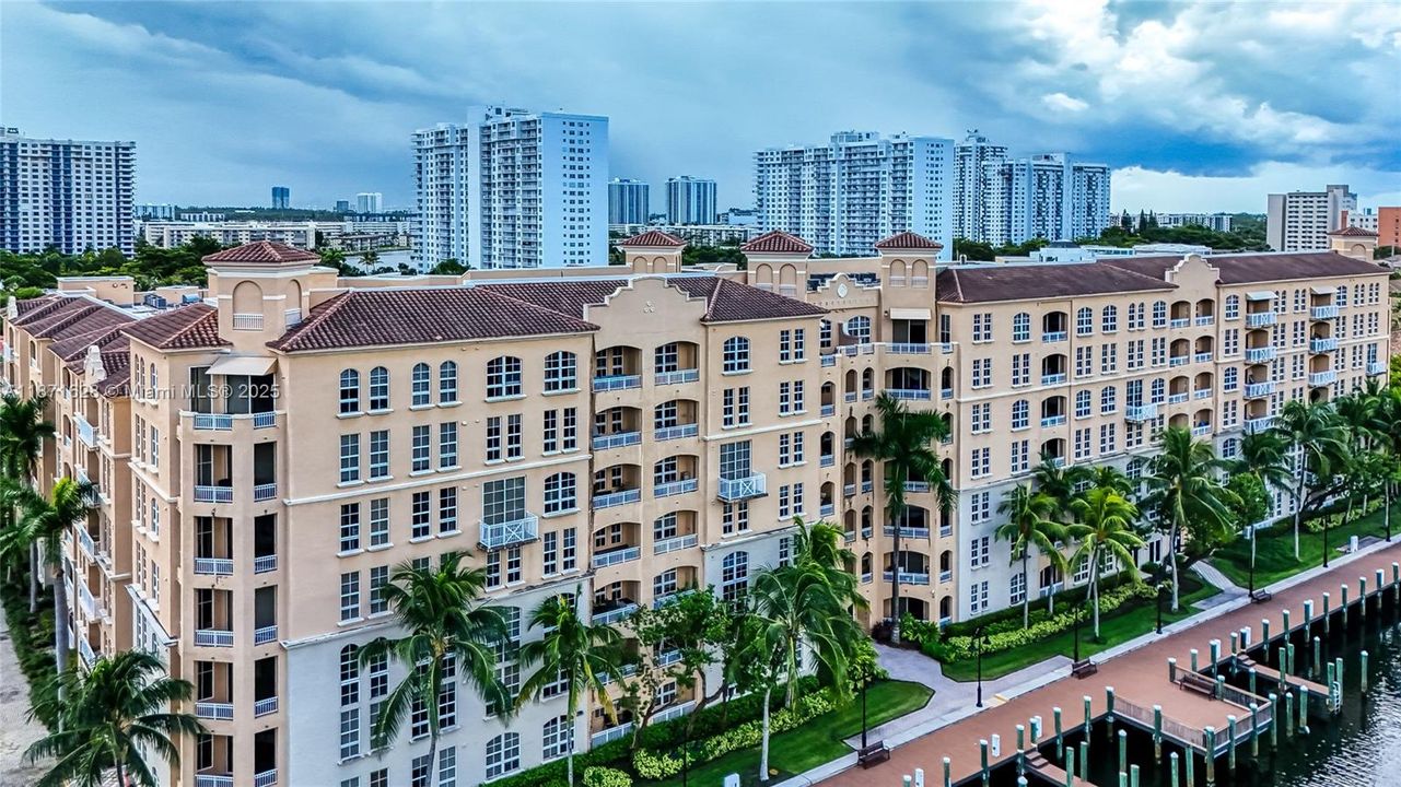 For Sale: $380,000 (2 beds, 2 baths, 1171 Square Feet)