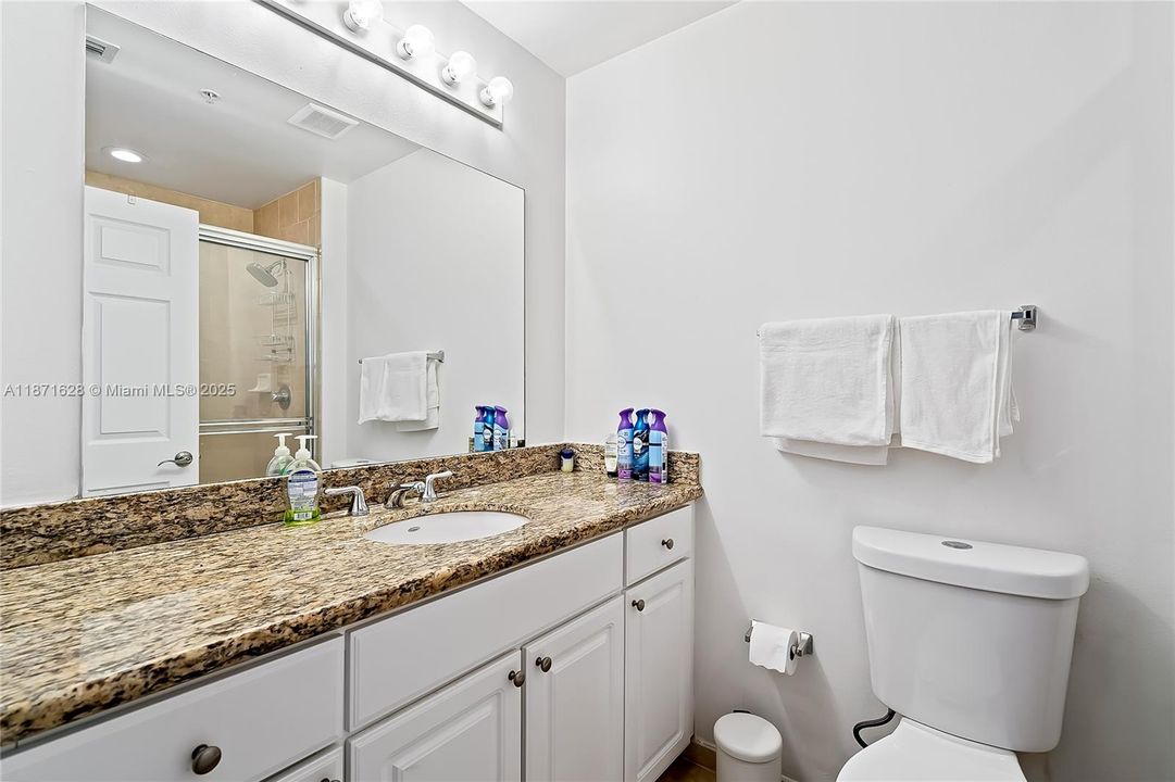 For Sale: $380,000 (2 beds, 2 baths, 1171 Square Feet)