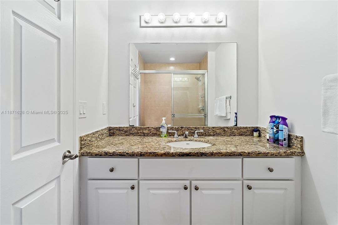 For Sale: $380,000 (2 beds, 2 baths, 1171 Square Feet)