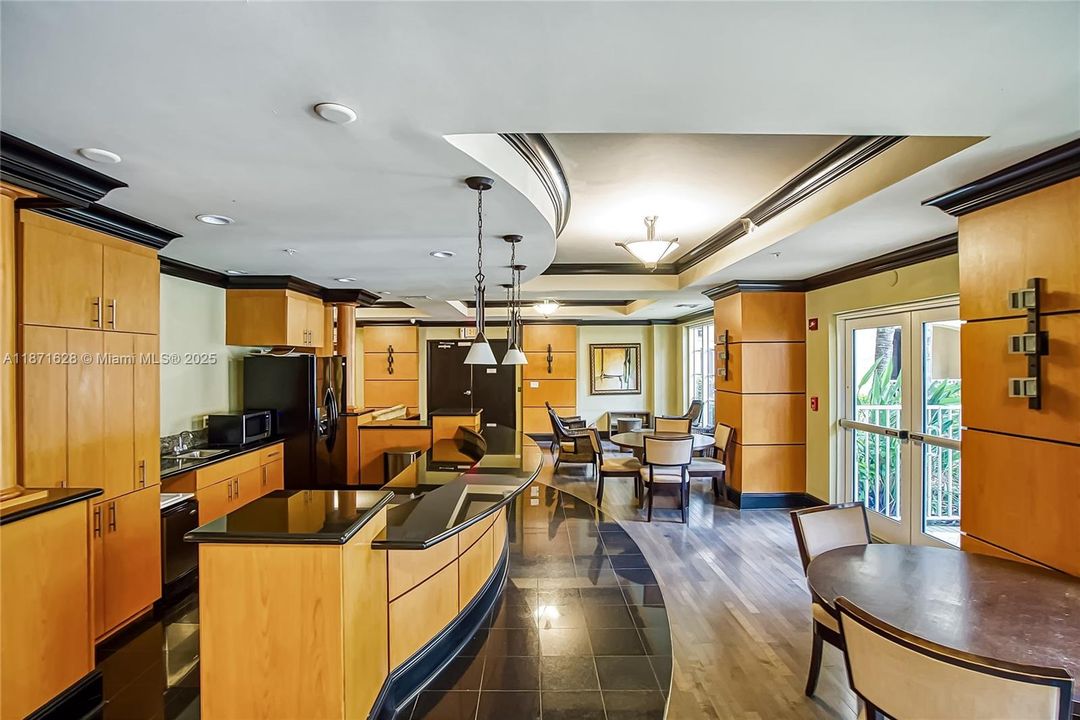 For Sale: $380,000 (2 beds, 2 baths, 1171 Square Feet)