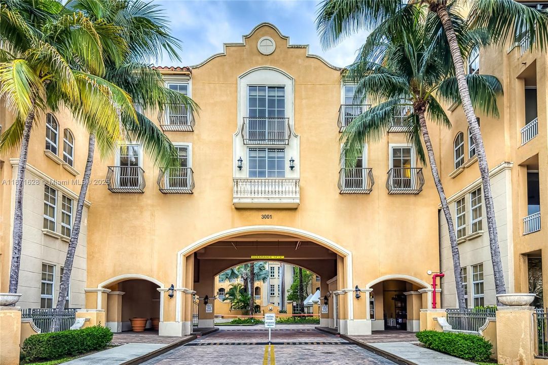 For Sale: $380,000 (2 beds, 2 baths, 1171 Square Feet)