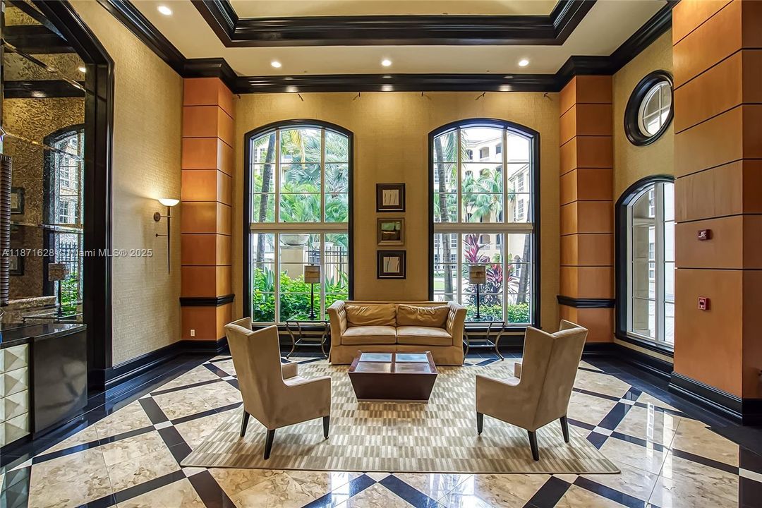 For Sale: $380,000 (2 beds, 2 baths, 1171 Square Feet)