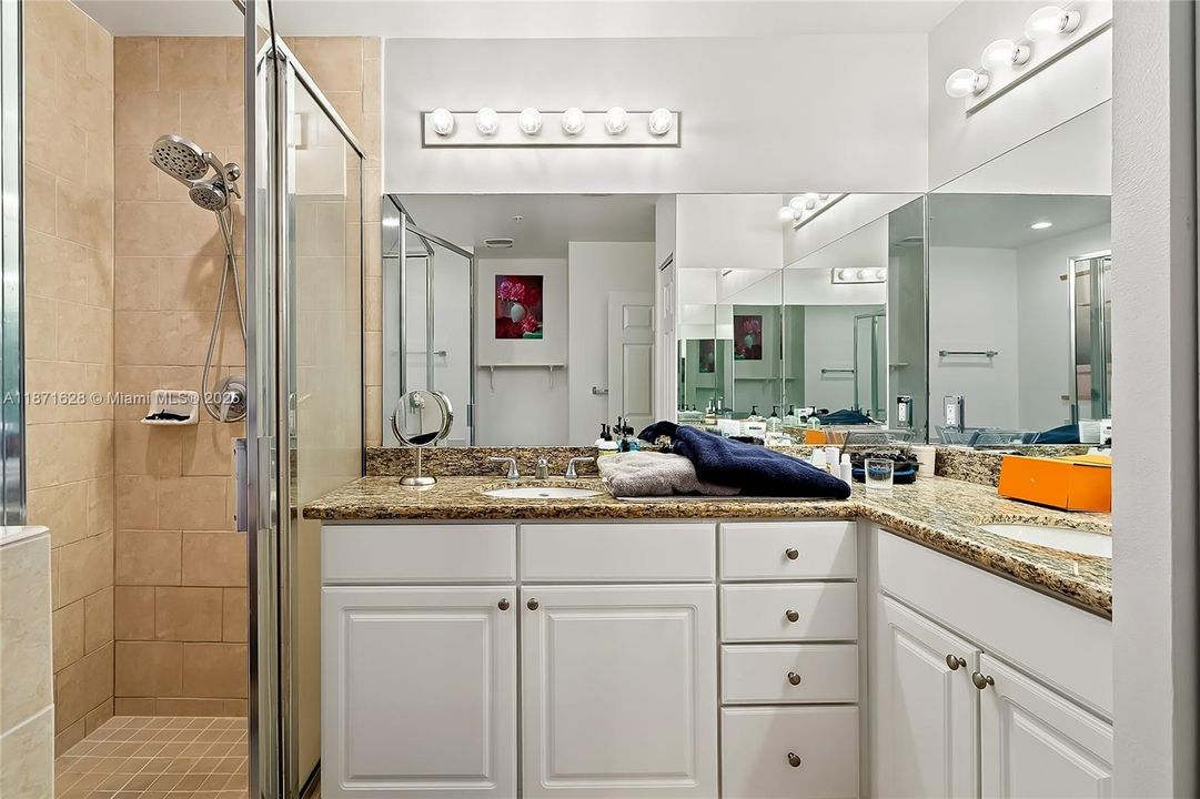 For Sale: $380,000 (2 beds, 2 baths, 1171 Square Feet)