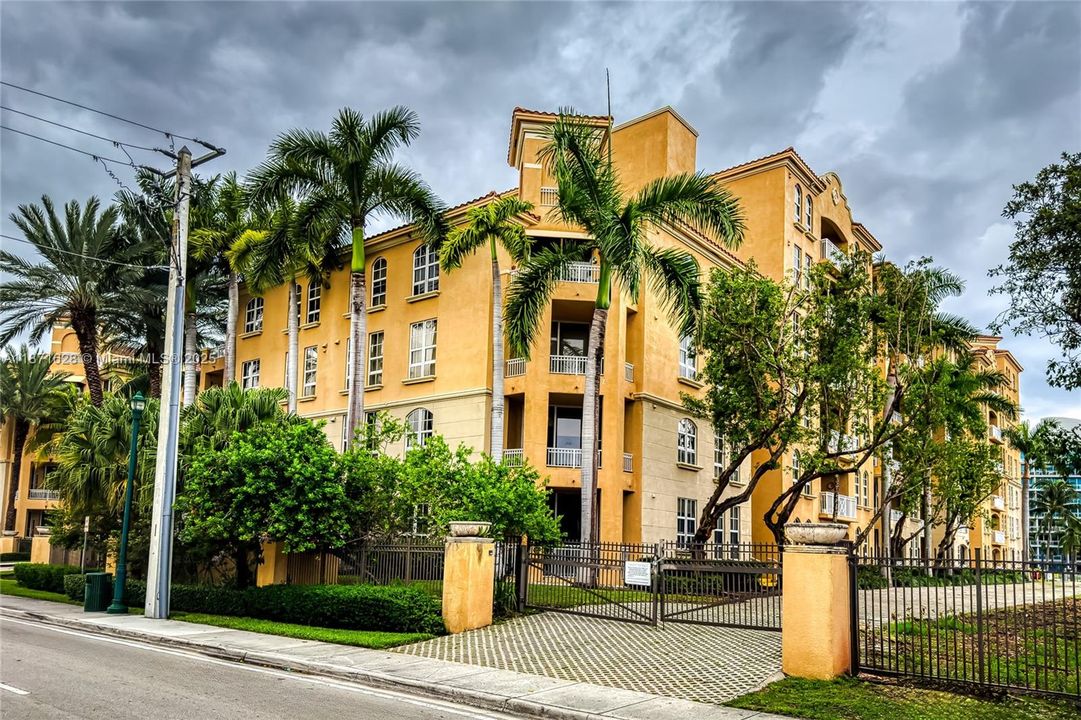 For Sale: $380,000 (2 beds, 2 baths, 1171 Square Feet)